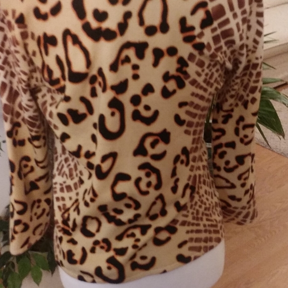 ANIMAL PRINT TOP - Picture 5 of 8